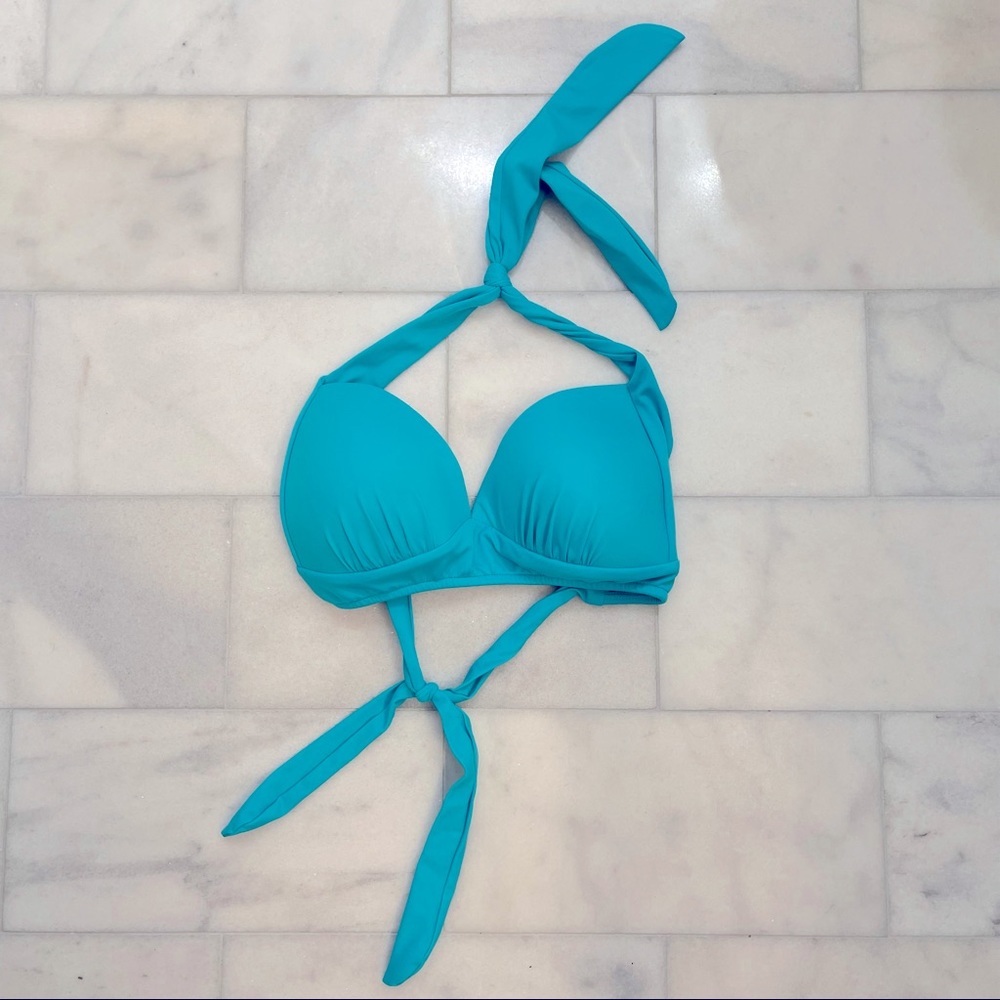 Venus Woman’s Bikini Top. Size C 38 with adjustable straps. EUC. Turquoise.